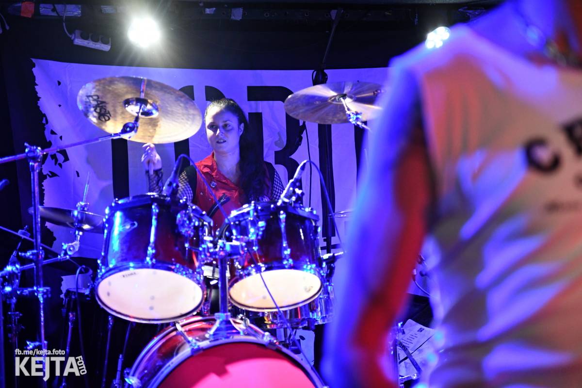 Divoký večer na strahovské Sedmičce patřil Švindlu, Lordu Alexovi a Bratislavským Dievčatám