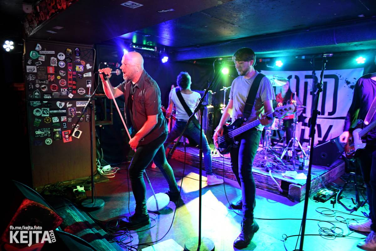 Divoký večer na strahovské Sedmičce patřil Švindlu, Lordu Alexovi a Bratislavským Dievčatám