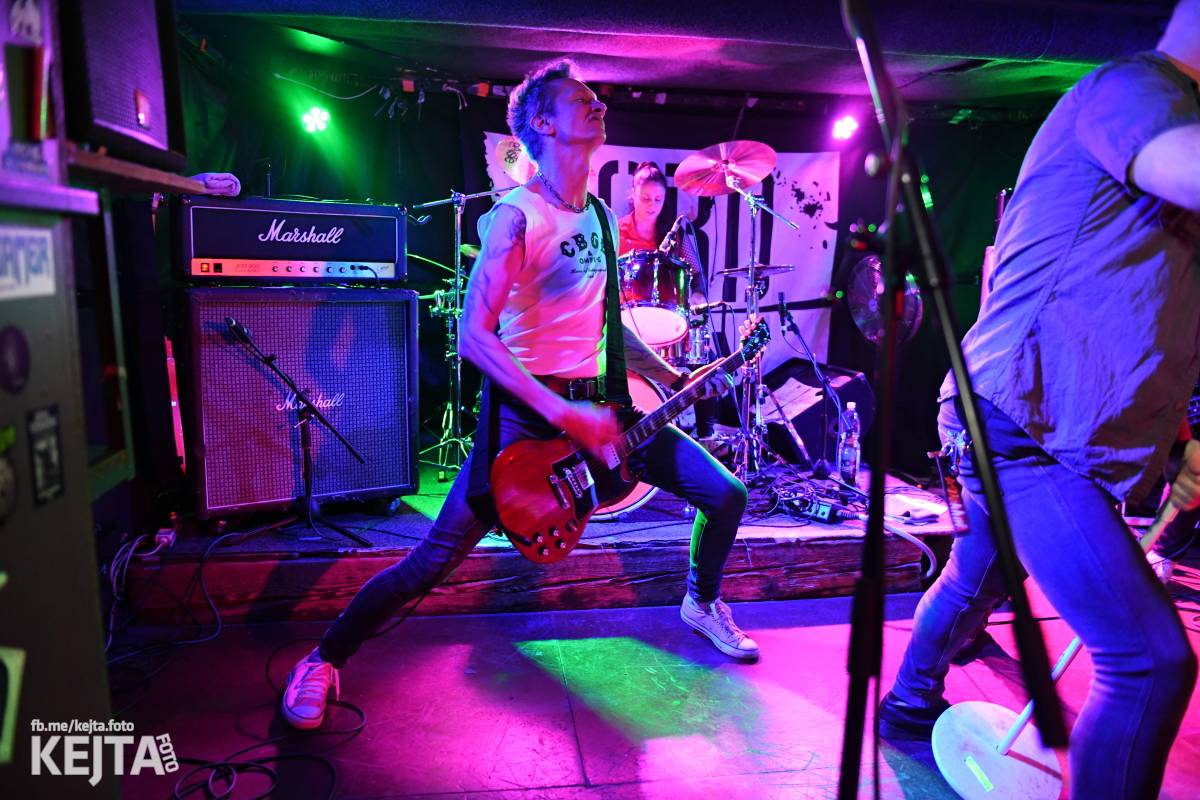 Divoký večer na strahovské Sedmičce patřil Švindlu, Lordu Alexovi a Bratislavským Dievčatám