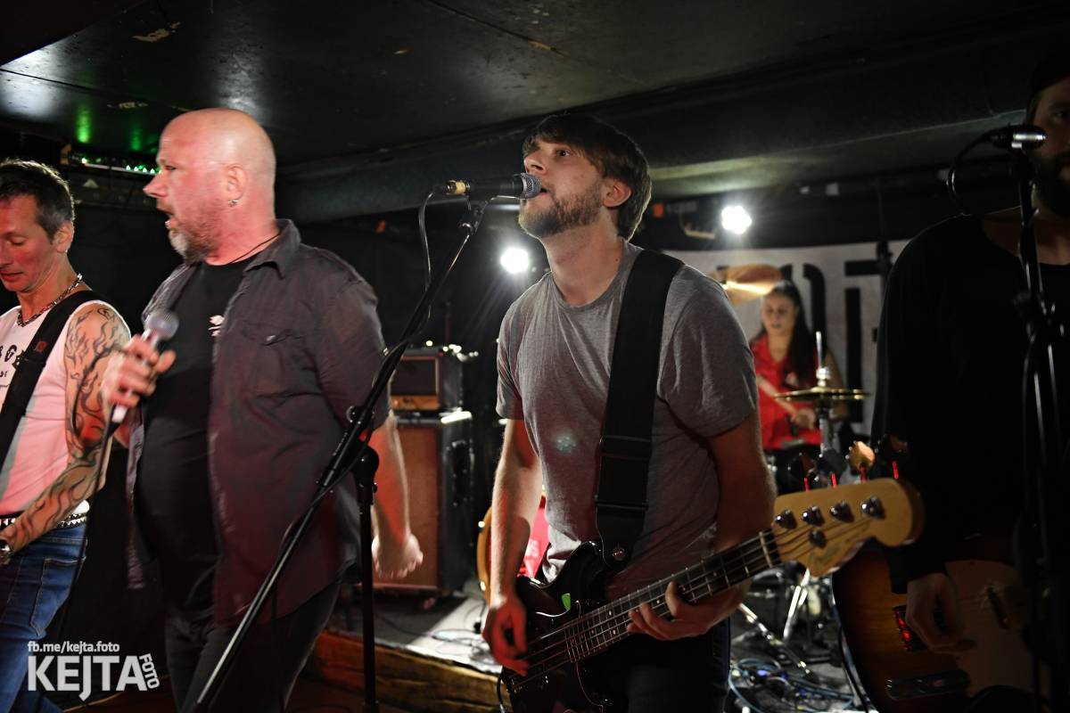 Divoký večer na strahovské Sedmičce patřil Švindlu, Lordu Alexovi a Bratislavským Dievčatám