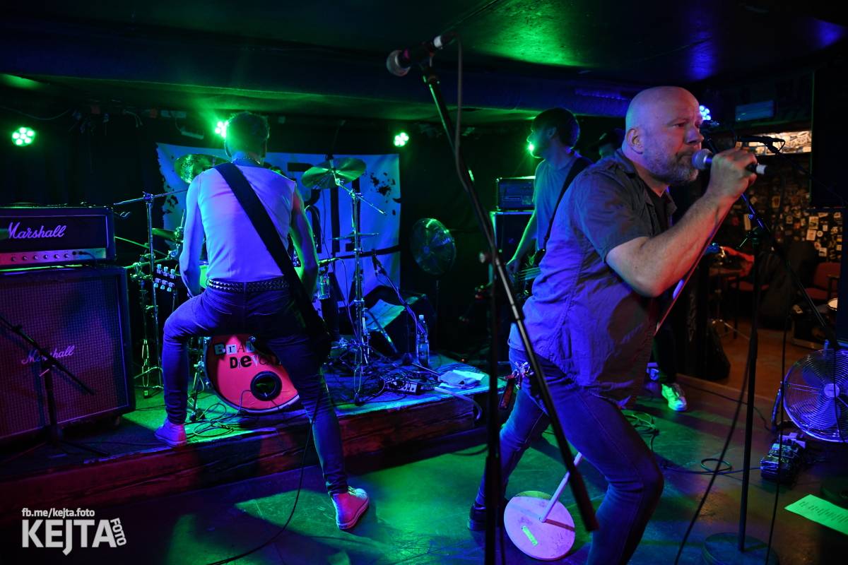 Divoký večer na strahovské Sedmičce patřil Švindlu, Lordu Alexovi a Bratislavským Dievčatám