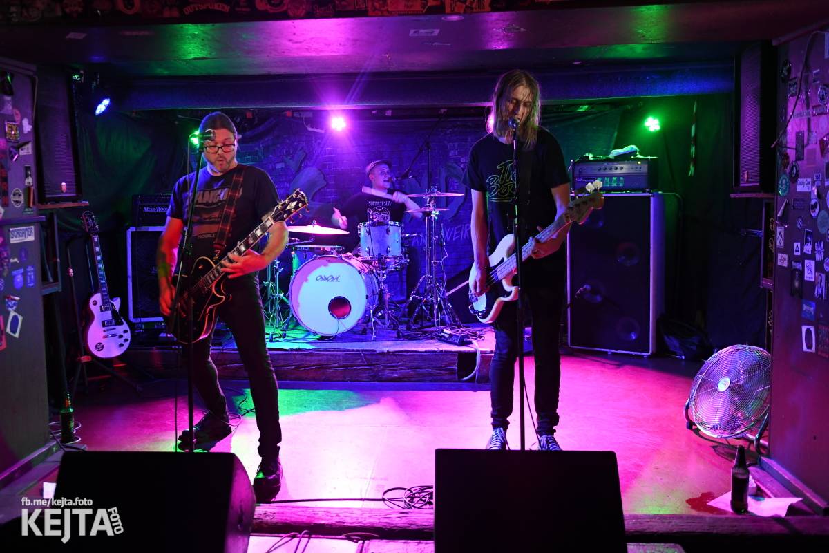 Divoký večer na strahovské Sedmičce patřil Švindlu, Lordu Alexovi a Bratislavským Dievčatám