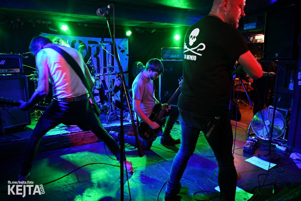 Divoký večer na strahovské Sedmičce patřil Švindlu, Lordu Alexovi a Bratislavským Dievčatám