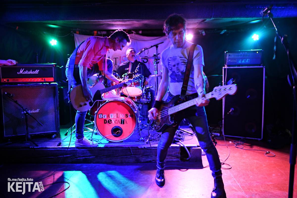 Divoký večer na strahovské Sedmičce patřil Švindlu, Lordu Alexovi a Bratislavským Dievčatám