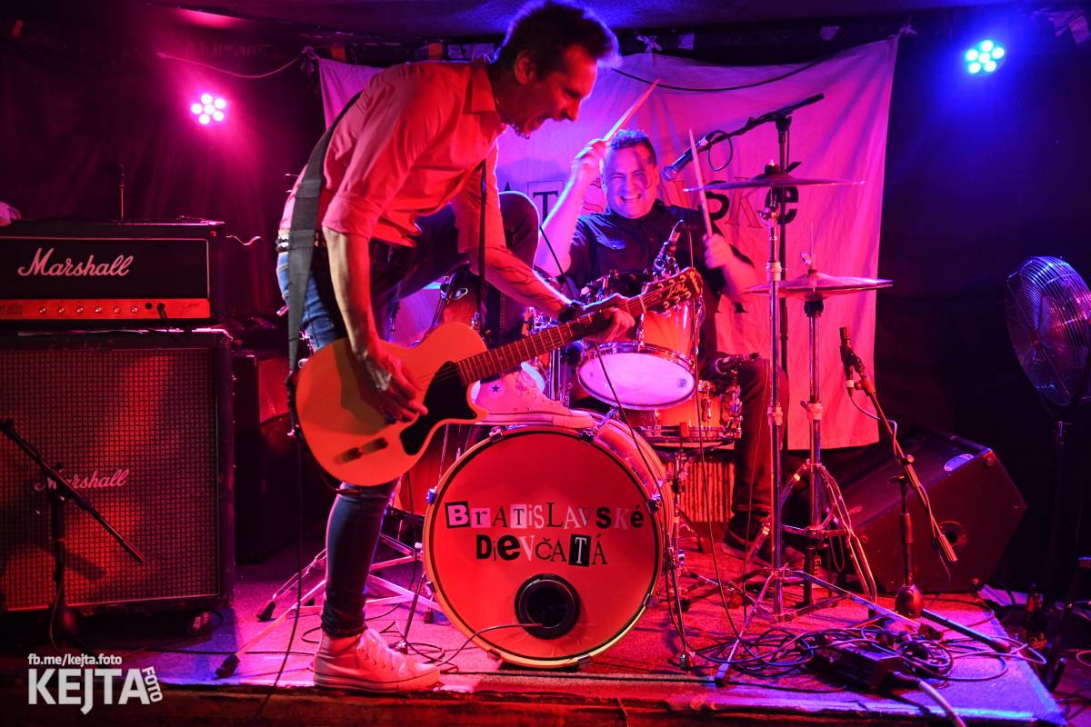 Divoký večer na strahovské Sedmičce patřil Švindlu, Lordu Alexovi a Bratislavským Dievčatám