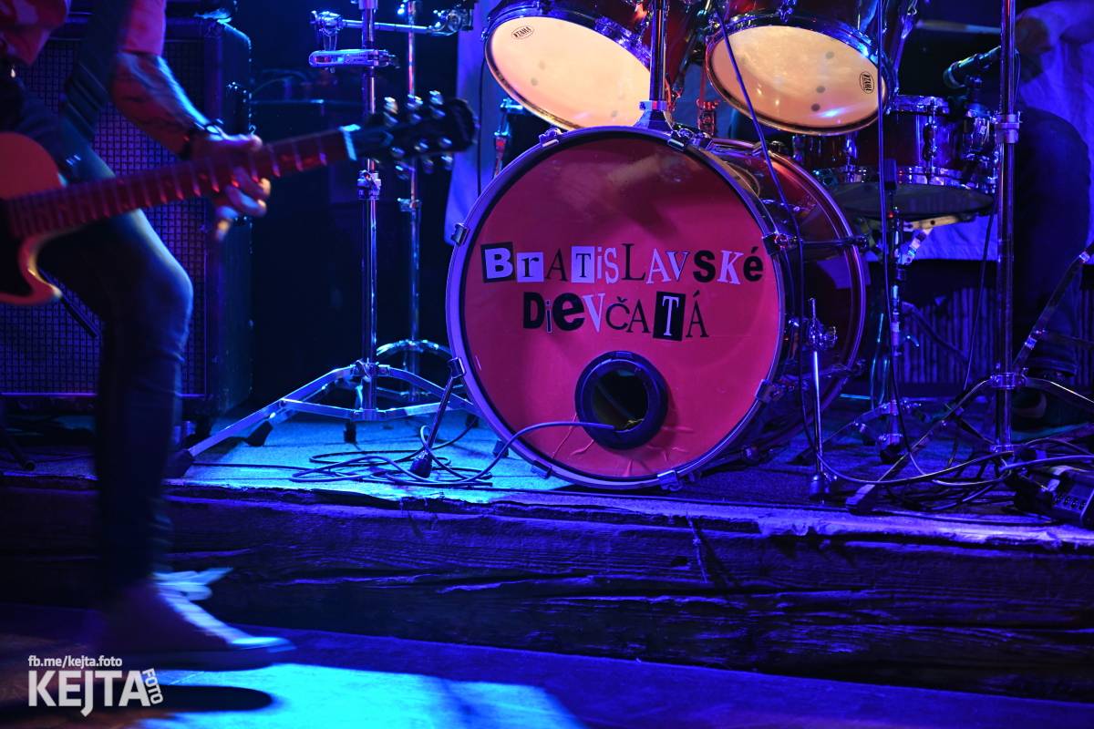 Divoký večer na strahovské Sedmičce patřil Švindlu, Lordu Alexovi a Bratislavským Dievčatám