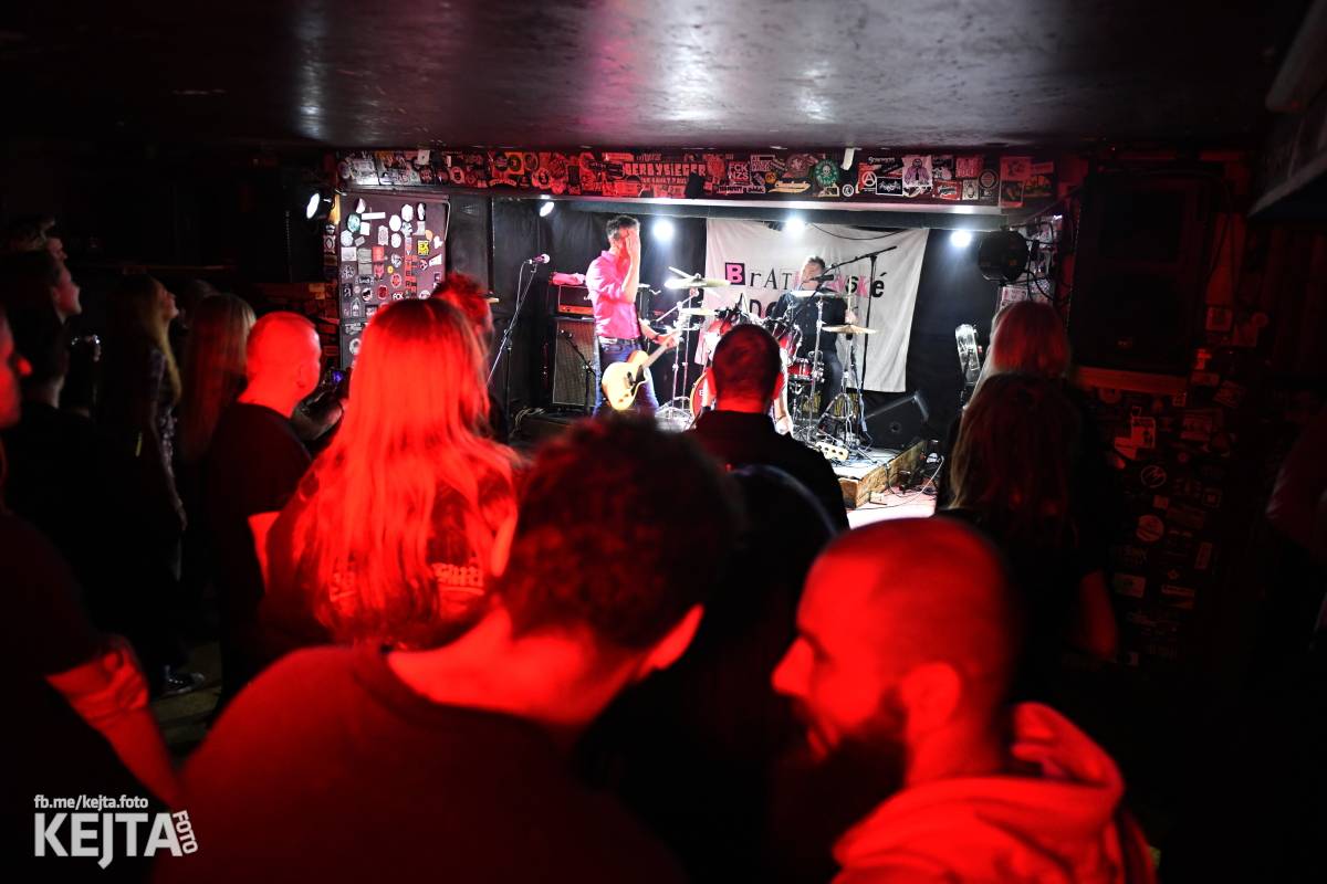 Divoký večer na strahovské Sedmičce patřil Švindlu, Lordu Alexovi a Bratislavským Dievčatám