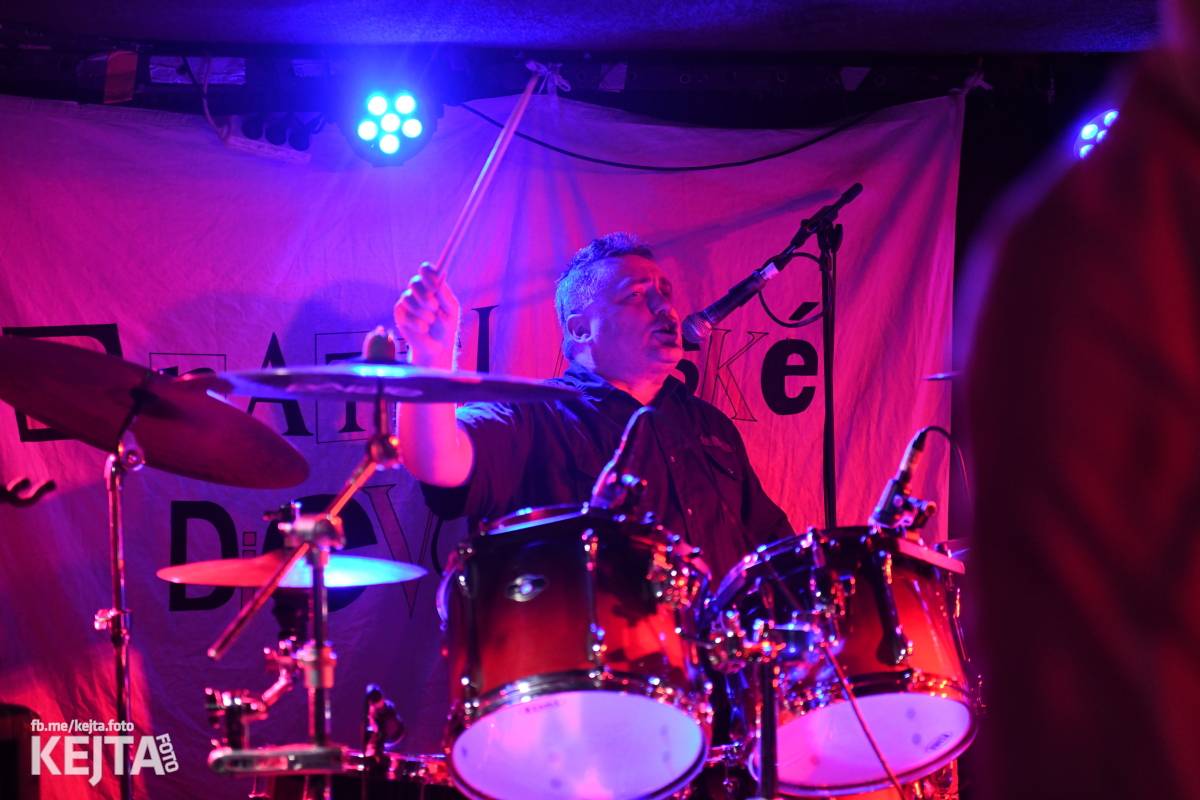 Divoký večer na strahovské Sedmičce patřil Švindlu, Lordu Alexovi a Bratislavským Dievčatám