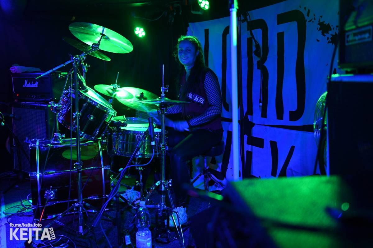 Divoký večer na strahovské Sedmičce patřil Švindlu, Lordu Alexovi a Bratislavským Dievčatám