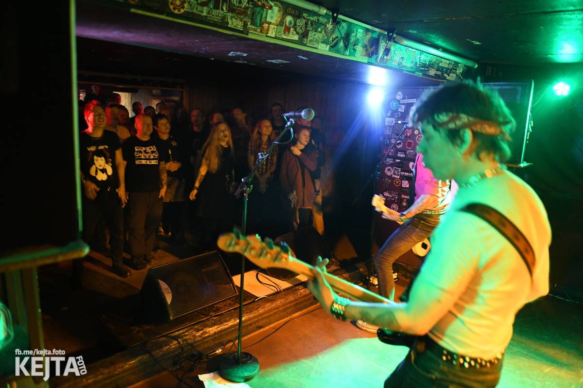 Divoký večer na strahovské Sedmičce patřil Švindlu, Lordu Alexovi a Bratislavským Dievčatám