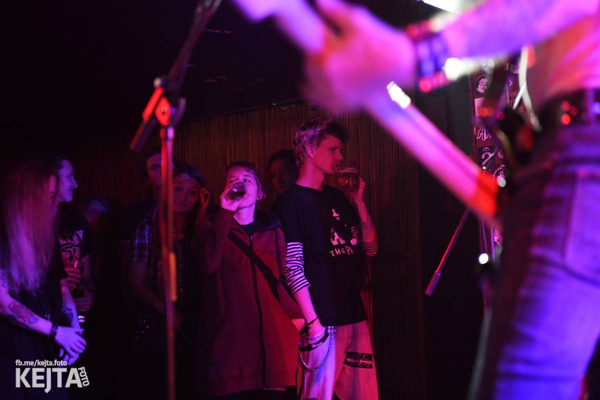 Divoký večer na strahovské Sedmičce patřil Švindlu, Lordu Alexovi a Bratislavským Dievčatám