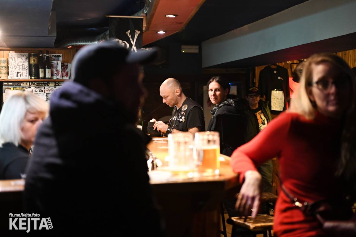 Divoký večer na strahovské Sedmičce patřil Švindlu, Lordu Alexovi a Bratislavským Dievčatám