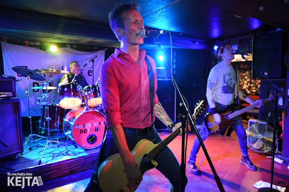 Divoký večer na strahovské Sedmičce patřil Švindlu, Lordu Alexovi a Bratislavským Dievčatám