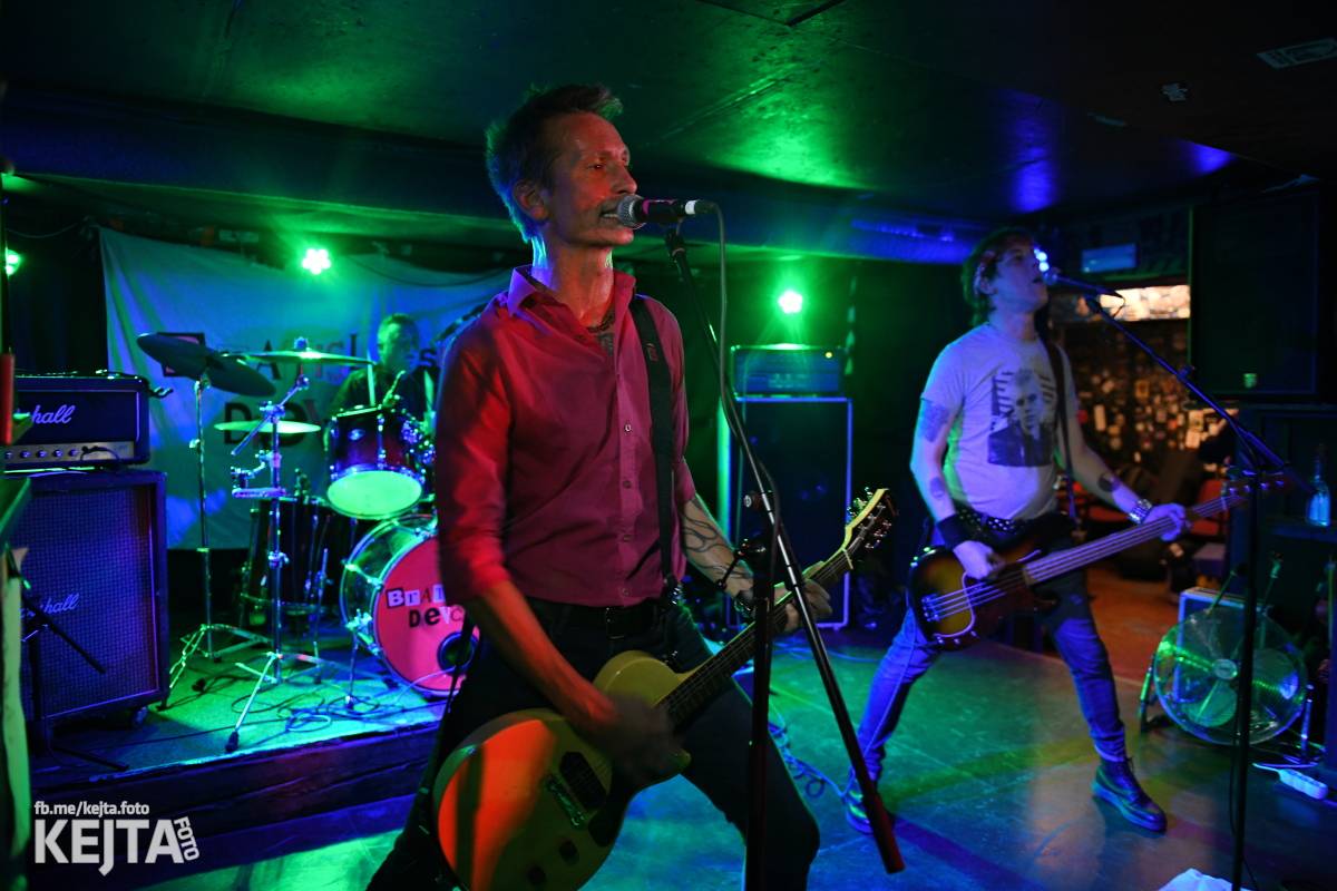 Divoký večer na strahovské Sedmičce patřil Švindlu, Lordu Alexovi a Bratislavským Dievčatám