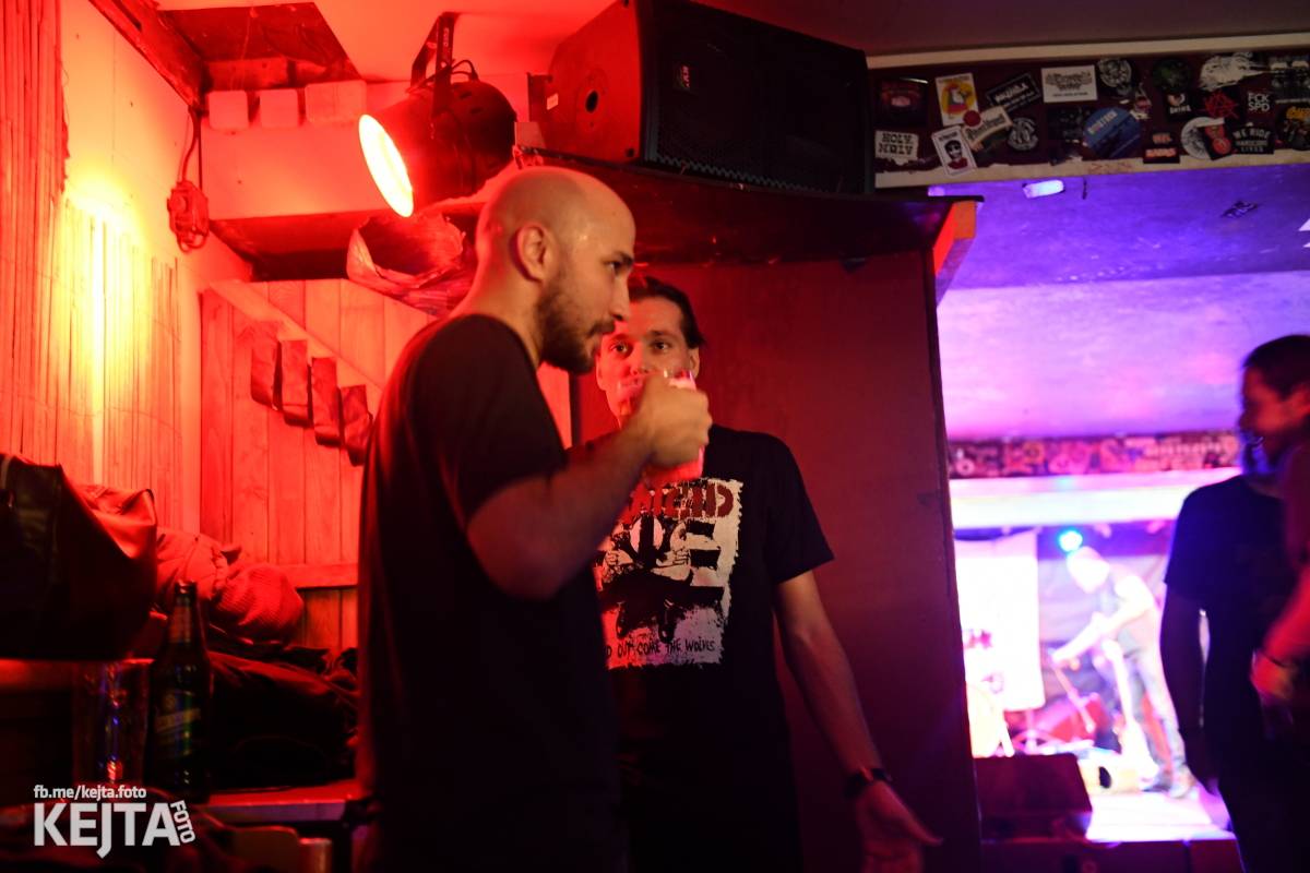 Divoký večer na strahovské Sedmičce patřil Švindlu, Lordu Alexovi a Bratislavským Dievčatám