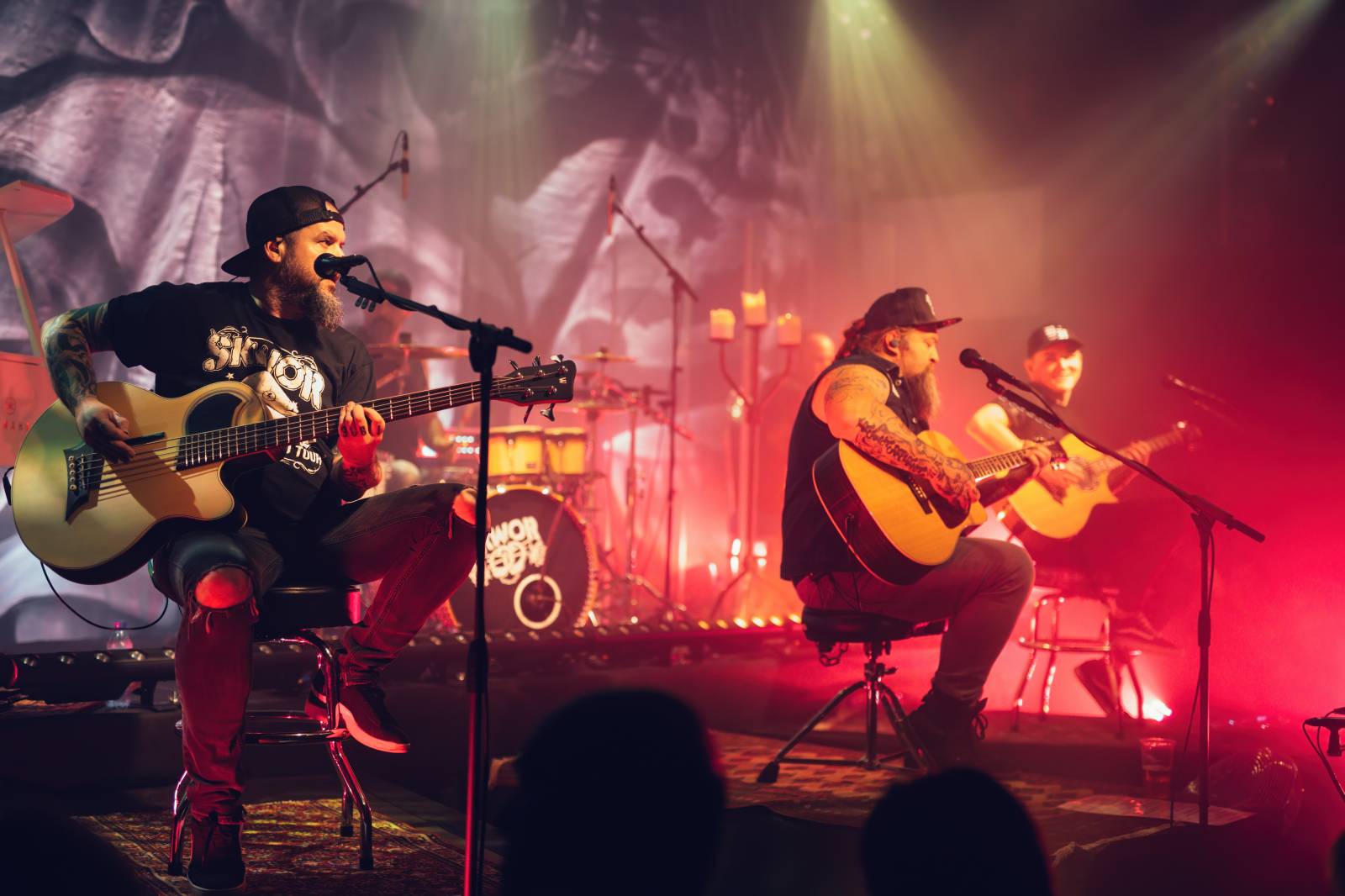 Škwor zaplnili Lucerna Music Bar, fanouškům nabídli písně v akustickém podání