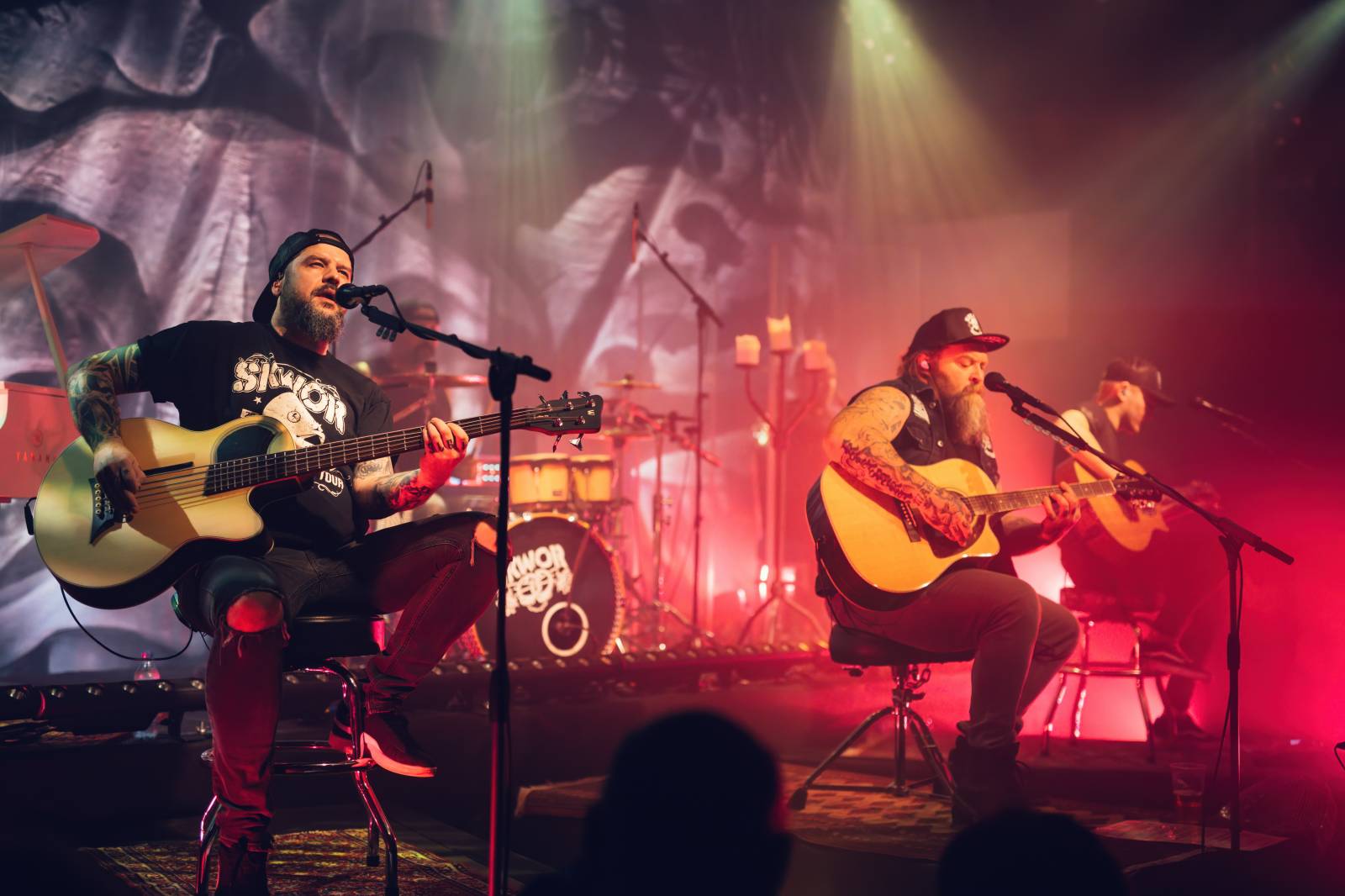 Škwor zaplnili Lucerna Music Bar, fanouškům nabídli písně v akustickém podání