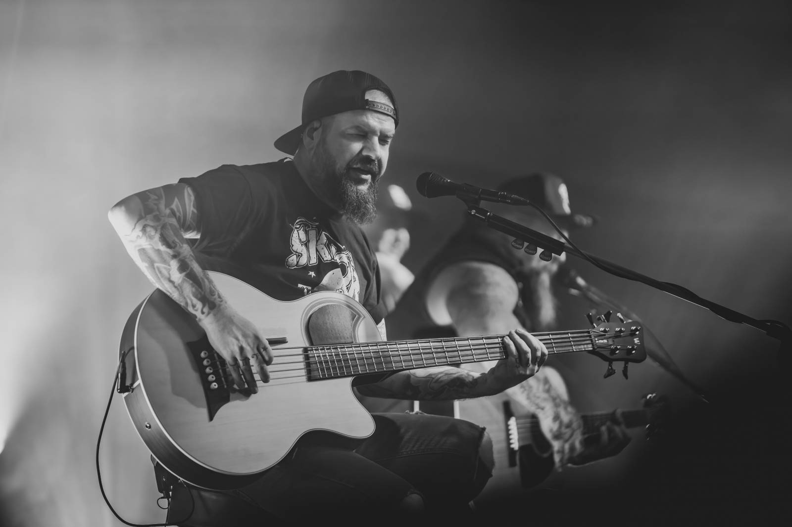 Škwor zaplnili Lucerna Music Bar, fanouškům nabídli písně v akustickém podání