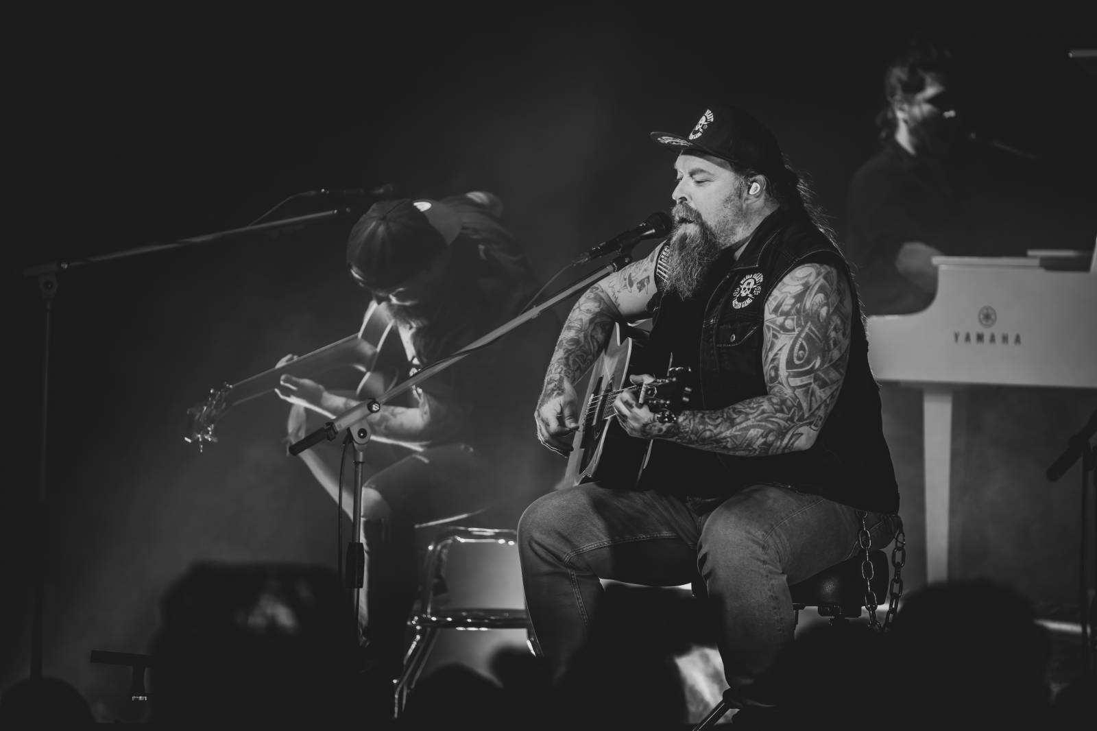 Škwor zaplnili Lucerna Music Bar, fanouškům nabídli písně v akustickém podání