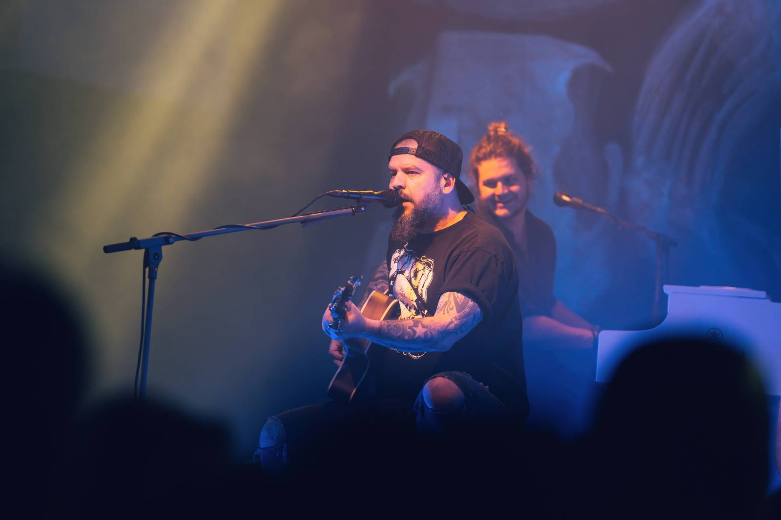 Škwor zaplnili Lucerna Music Bar, fanouškům nabídli písně v akustickém podání