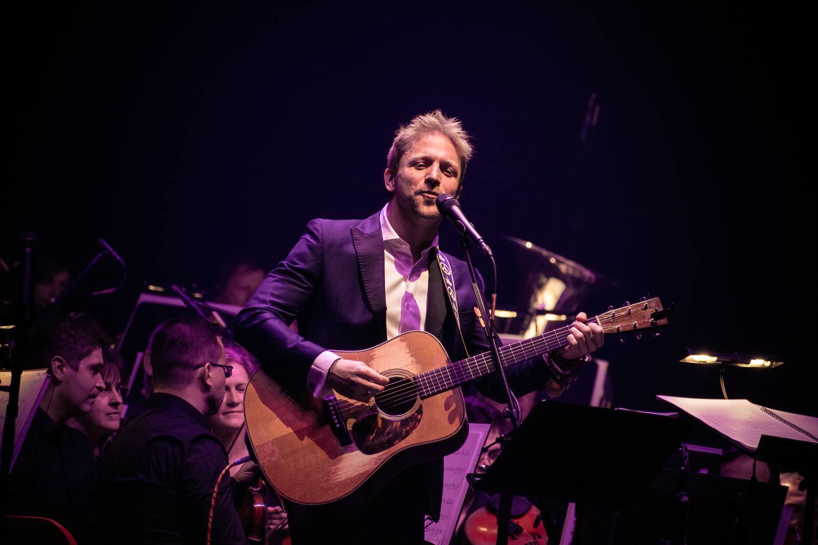 Tomáš Klus pohladil pardubické publikum na duši