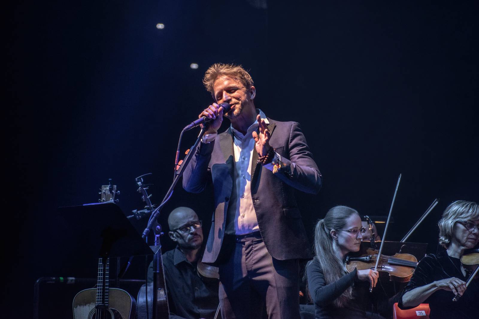 Tomáš Klus pohladil pardubické publikum na duši