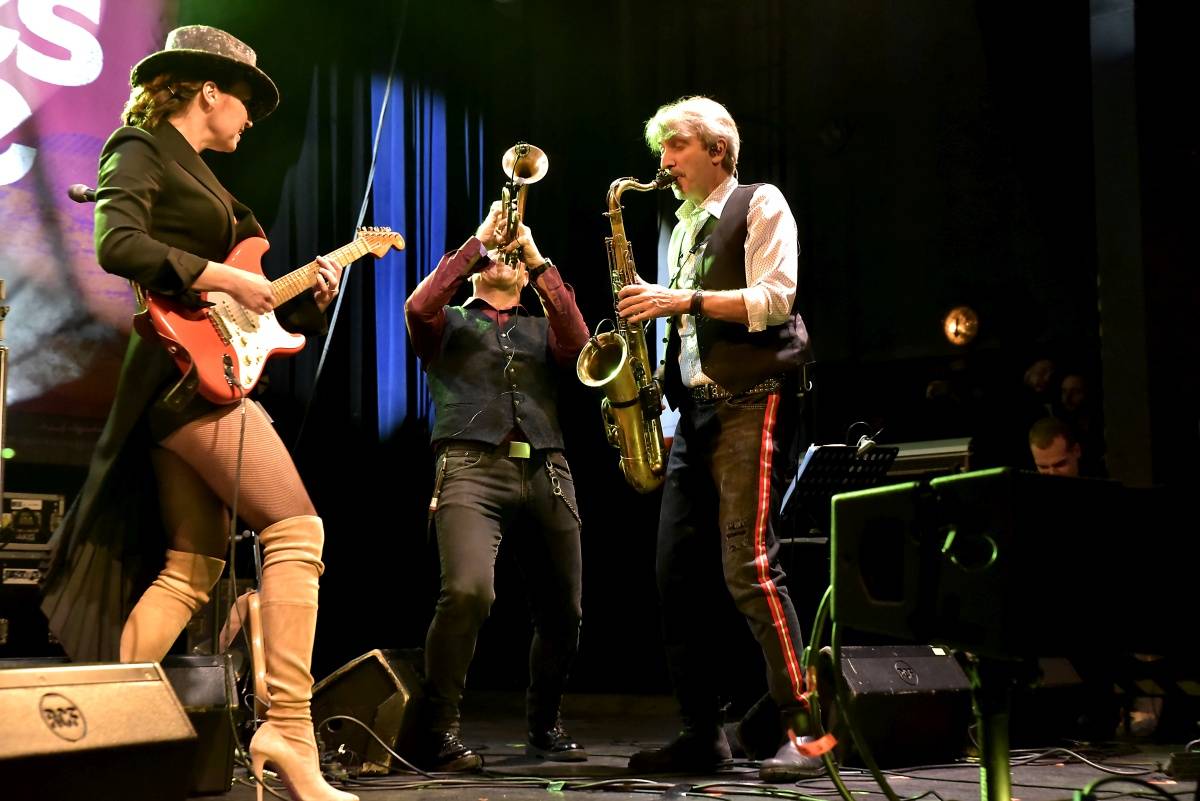 Blues Alive v Šumperku uctil Ettu James, zahráli Ana Popović i The Turtev Brothers