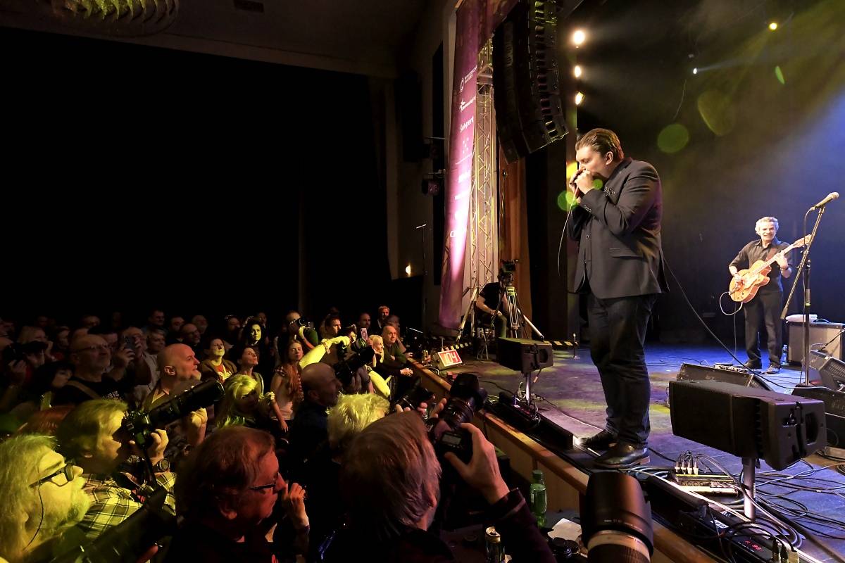 Blues Alive v Šumperku uctil Ettu James, zahráli Ana Popović i The Turtev Brothers