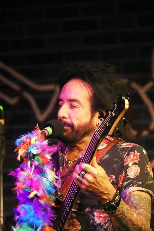 Marco Mendoza přivezl na Slovensko album New Direction