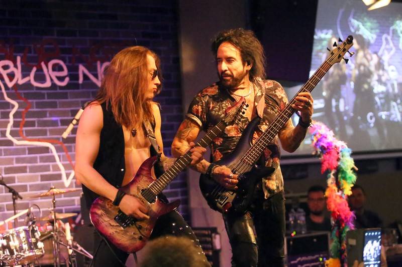 Marco Mendoza přivezl na Slovensko album New Direction