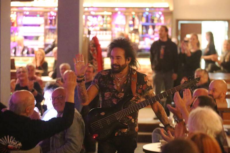 Marco Mendoza přivezl na Slovensko album New Direction