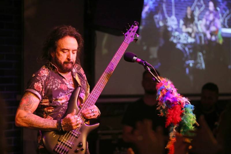 Marco Mendoza přivezl na Slovensko album New Direction