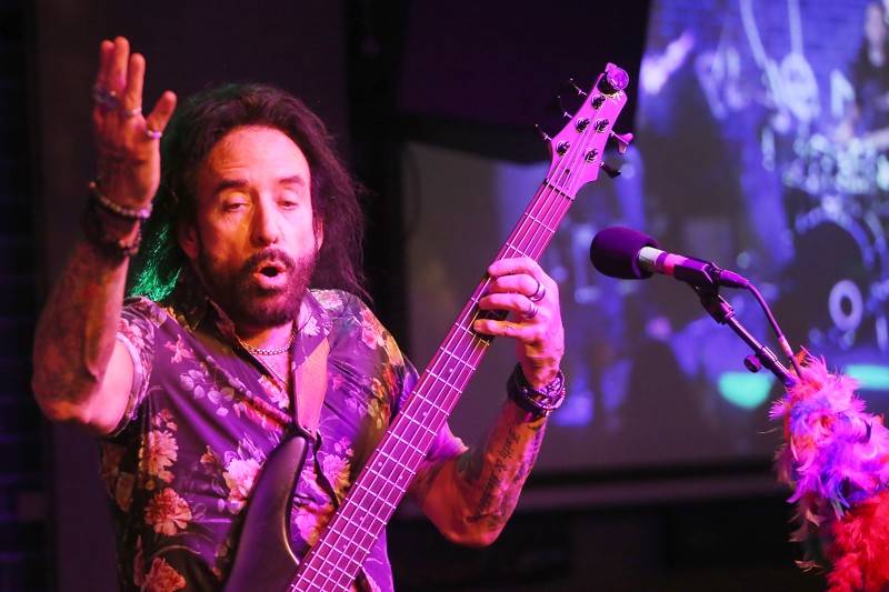 Marco Mendoza přivezl na Slovensko album New Direction