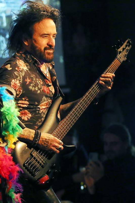 Marco Mendoza přivezl na Slovensko album New Direction