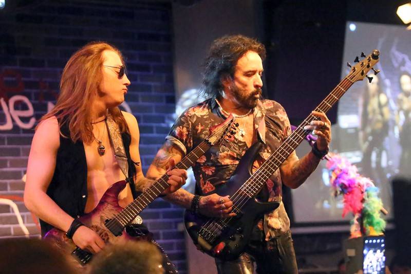 Marco Mendoza přivezl na Slovensko album New Direction