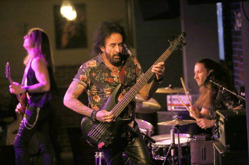 Marco Mendoza přivezl na Slovensko album New Direction