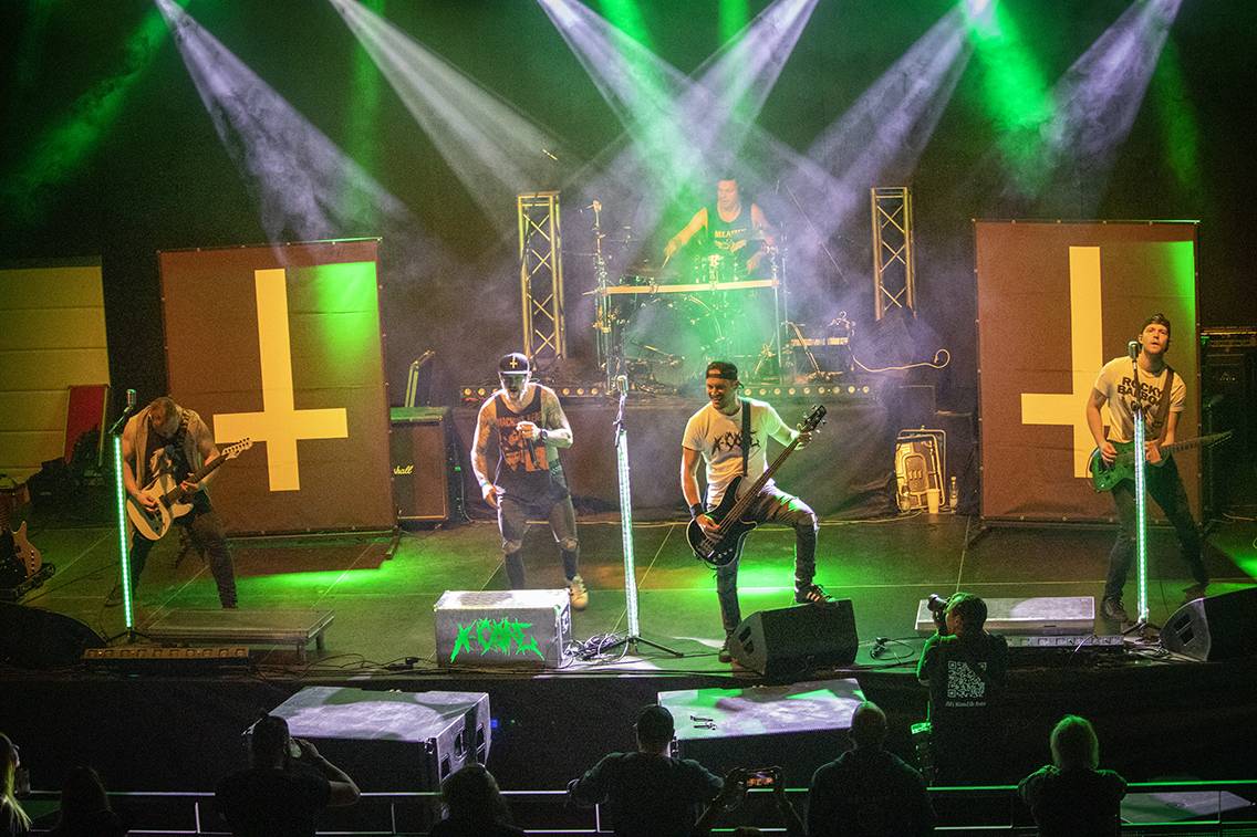 Dead End Festival se po třech letech rozezněl Českými Budějovicemi. Zahráli Hentai Corporation, Kurtizány z 25. Avenue nebo Honza Křížek