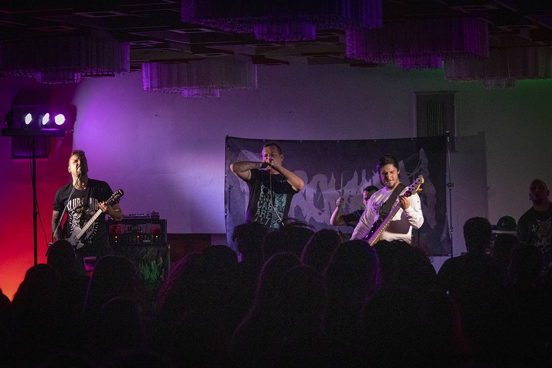 Dead End Festival se po třech letech rozezněl Českými Budějovicemi. Zahráli Hentai Corporation, Kurtizány z 25. Avenue nebo Honza Křížek