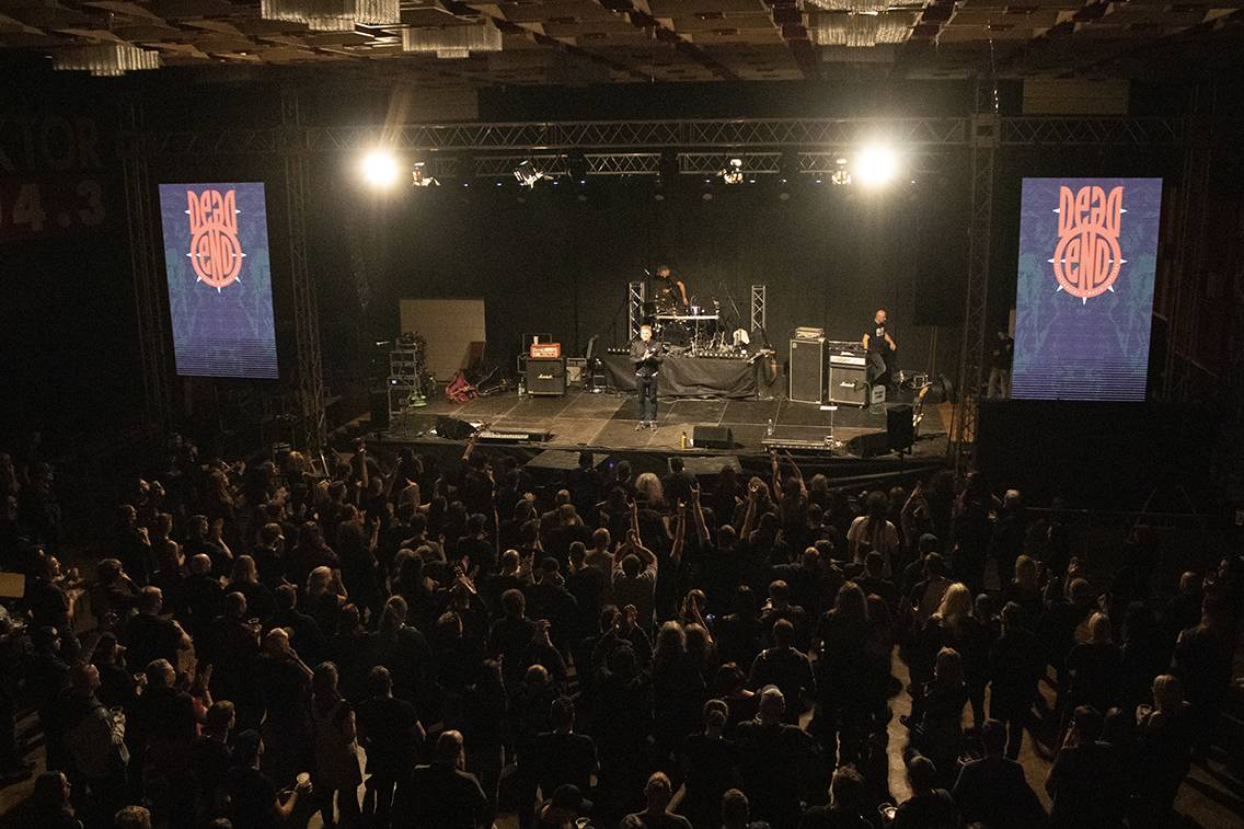 Dead End Festival se po třech letech rozezněl Českými Budějovicemi. Zahráli Hentai Corporation, Kurtizány z 25. Avenue nebo Honza Křížek