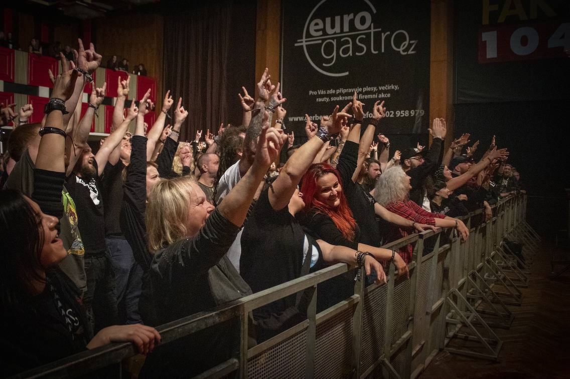 Dead End Festival se po třech letech rozezněl Českými Budějovicemi. Zahráli Hentai Corporation, Kurtizány z 25. Avenue nebo Honza Křížek