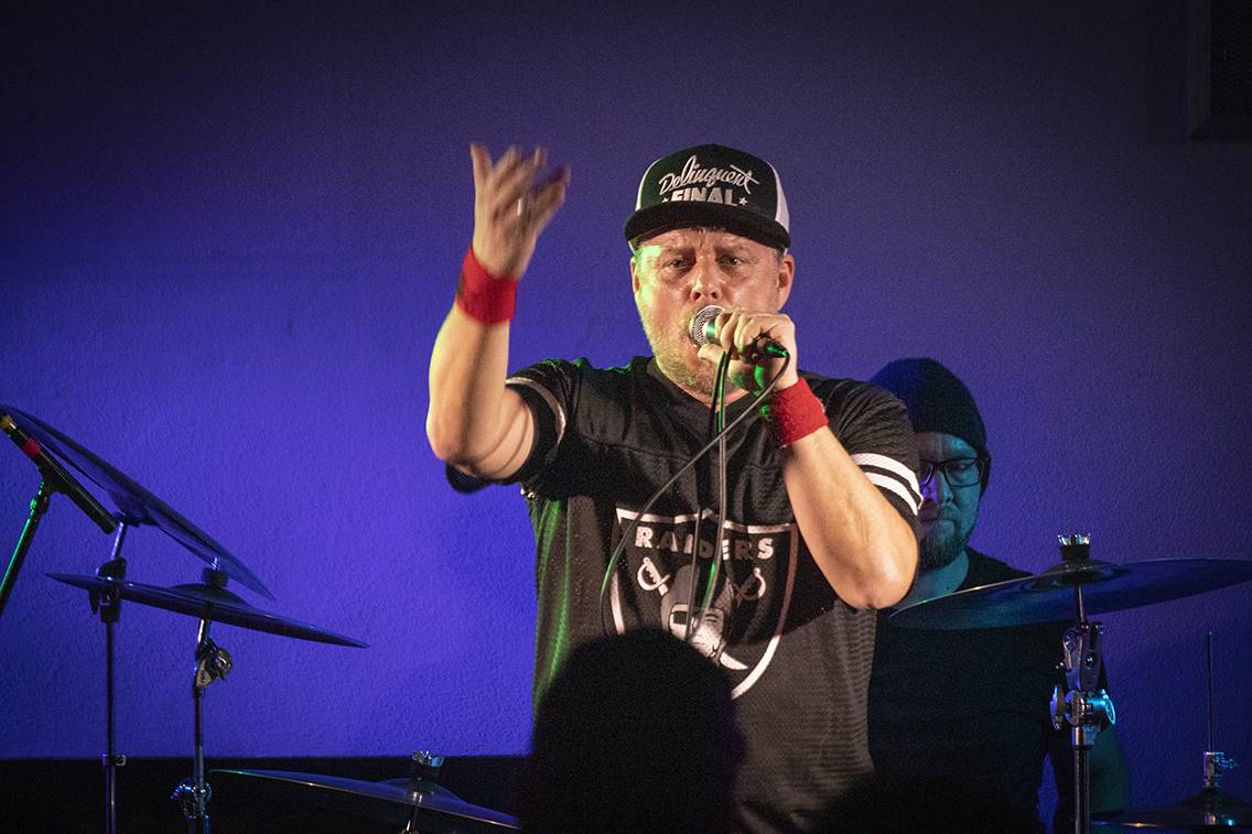 Dead End Festival se po třech letech rozezněl Českými Budějovicemi. Zahráli Hentai Corporation, Kurtizány z 25. Avenue nebo Honza Křížek