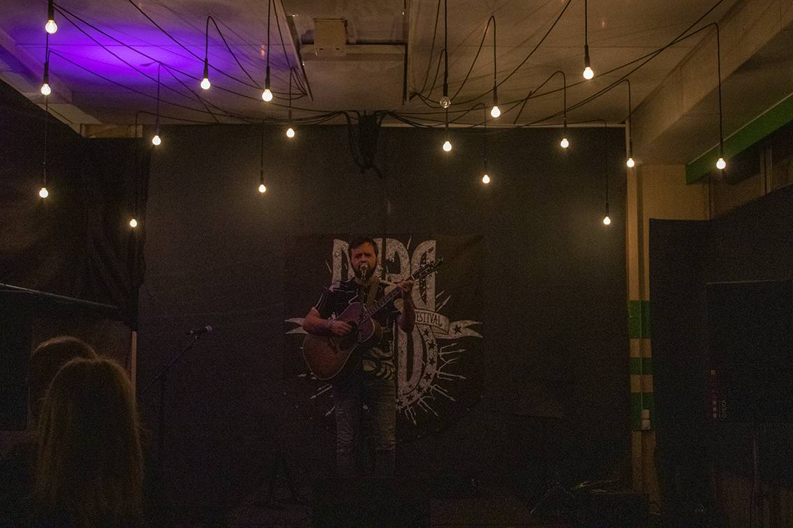 Dead End Festival se po třech letech rozezněl Českými Budějovicemi. Zahráli Hentai Corporation, Kurtizány z 25. Avenue nebo Honza Křížek