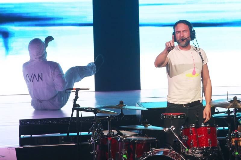 Fanoušci Tata Bojs vtrhli v brněnském Mahenově divadle na pódium