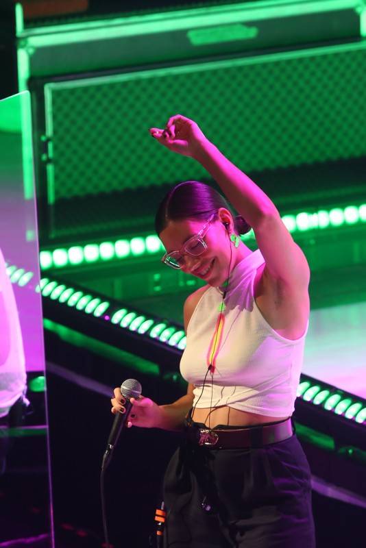 Fanoušci Tata Bojs vtrhli v brněnském Mahenově divadle na pódium