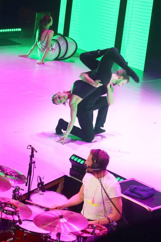 Fanoušci Tata Bojs vtrhli v brněnském Mahenově divadle na pódium