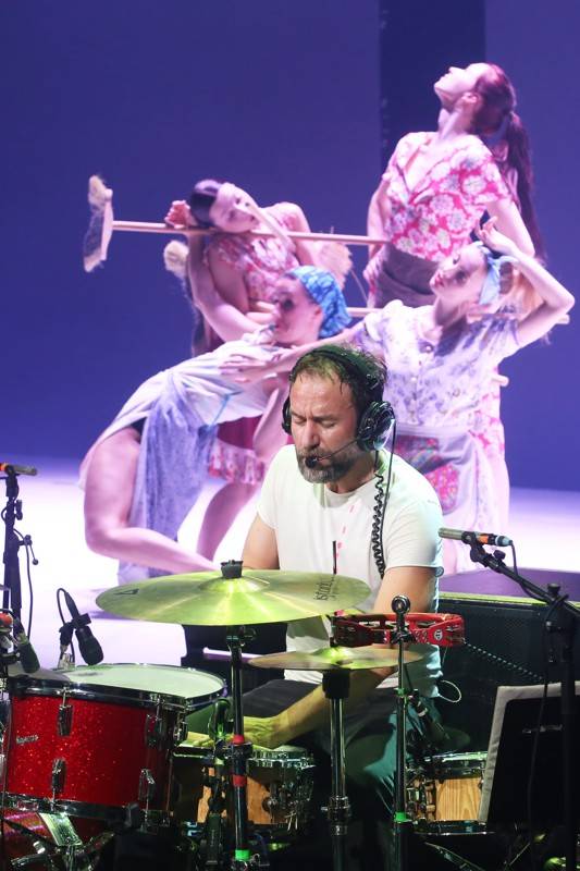 Fanoušci Tata Bojs vtrhli v brněnském Mahenově divadle na pódium