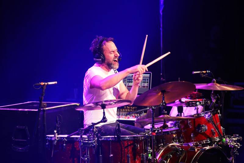 Fanoušci Tata Bojs vtrhli v brněnském Mahenově divadle na pódium