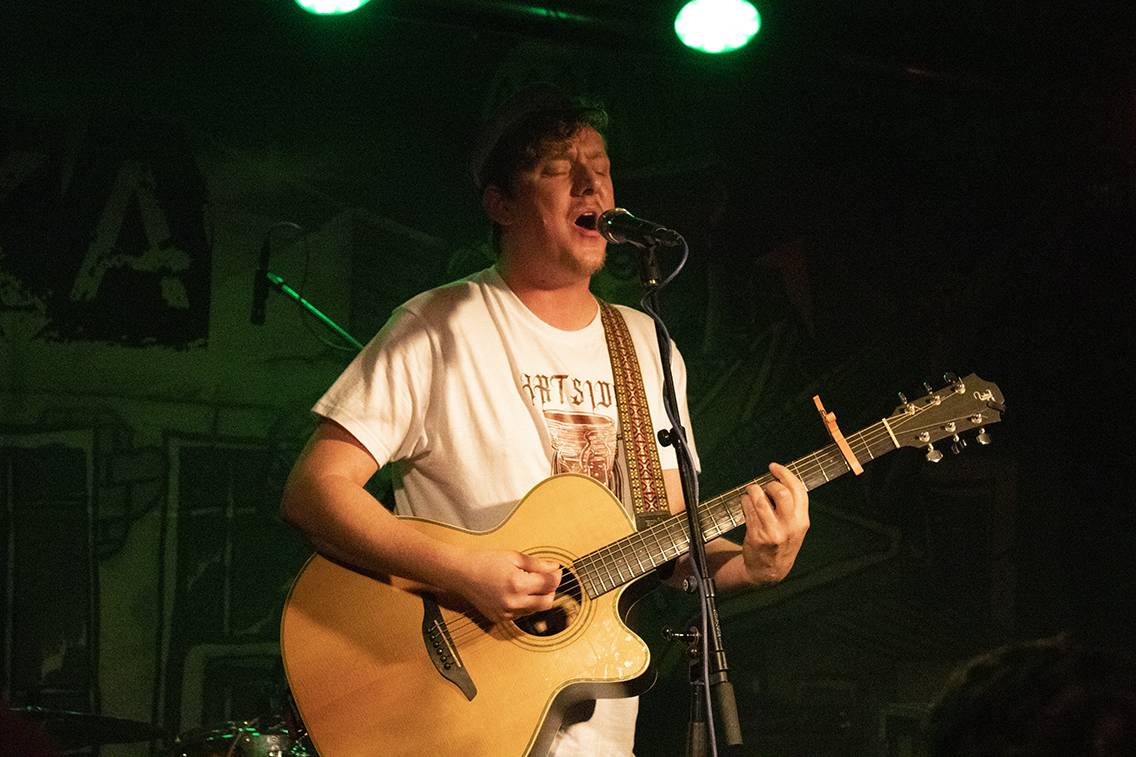 Přetrhnuté struny i plavání na lidech. Vypsaná fiXa dvakrát vyprodala České Budějovice