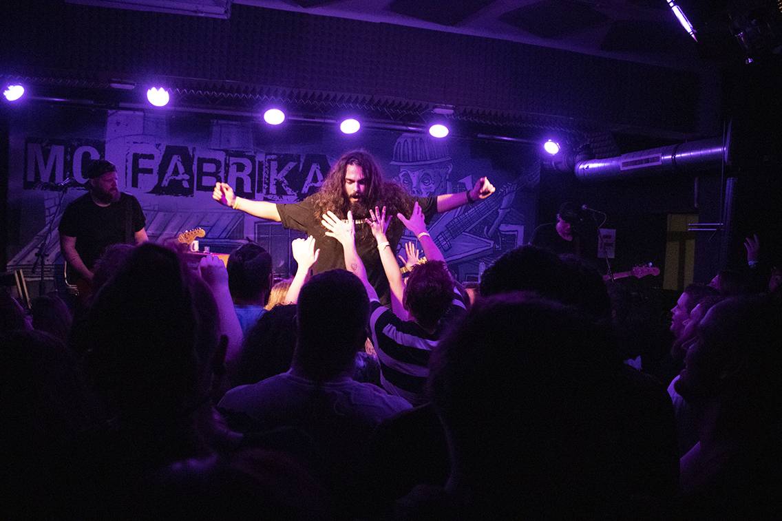 Přetrhnuté struny i plavání na lidech. Vypsaná fiXa dvakrát vyprodala České Budějovice