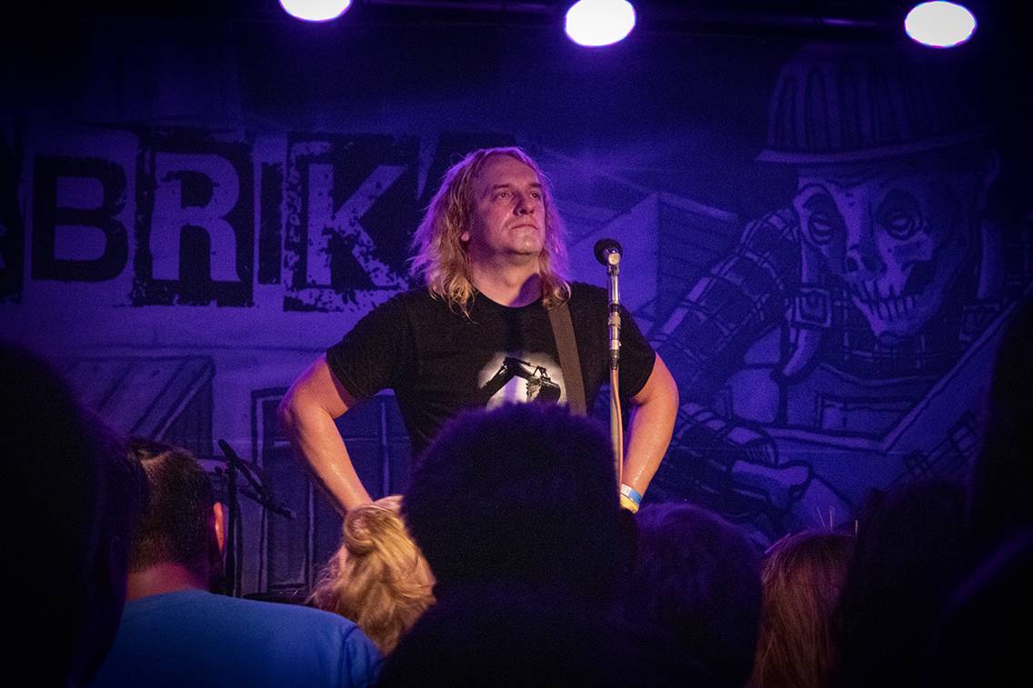 Přetrhnuté struny i plavání na lidech. Vypsaná fiXa dvakrát vyprodala České Budějovice